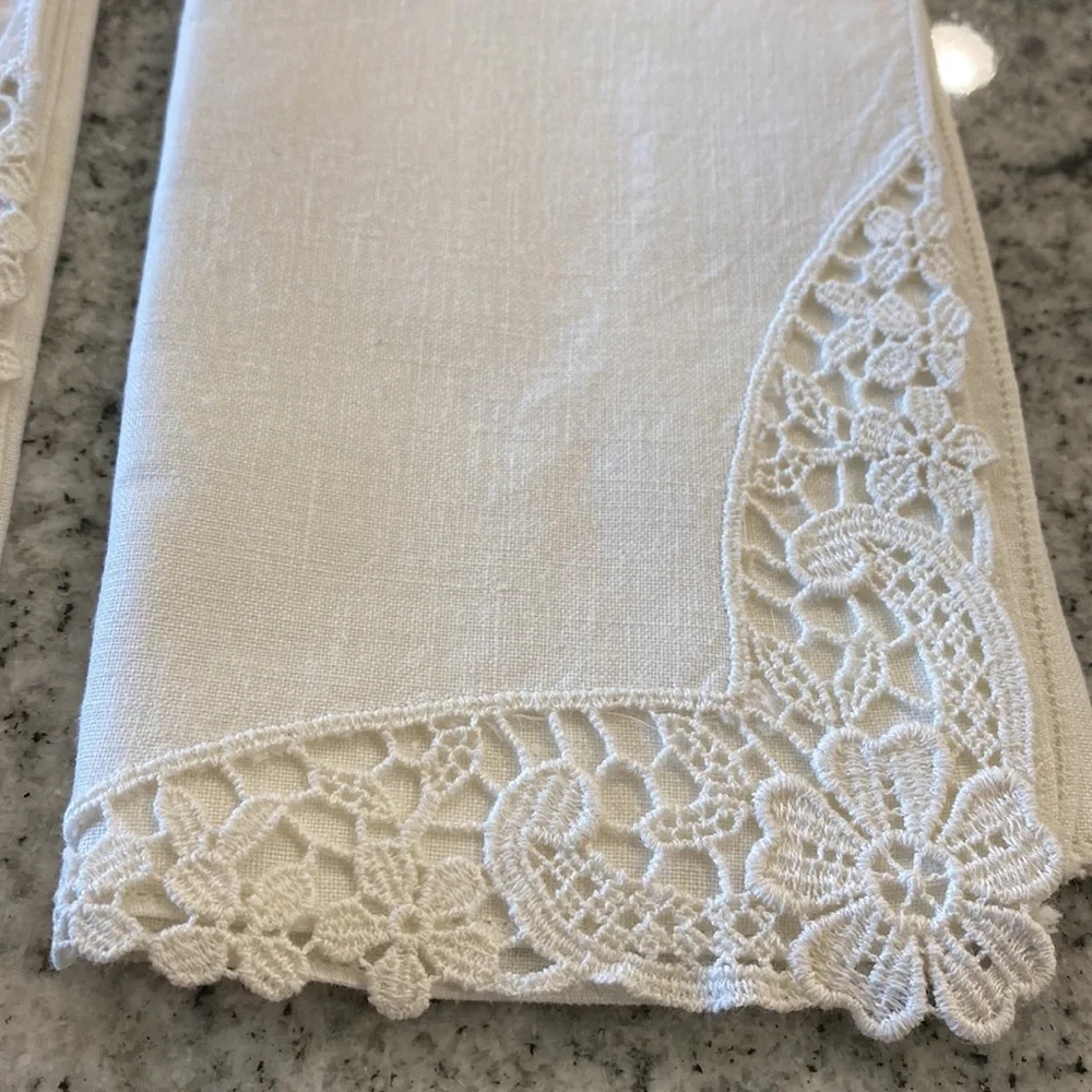 Set of 4 Gorgeous Vintage MCM White Crochet Corner Lace Corner Napkins!